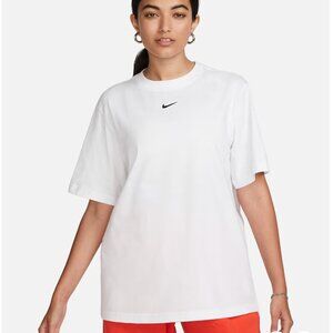 Nike Sportswear Essential Loose Fit Medium White